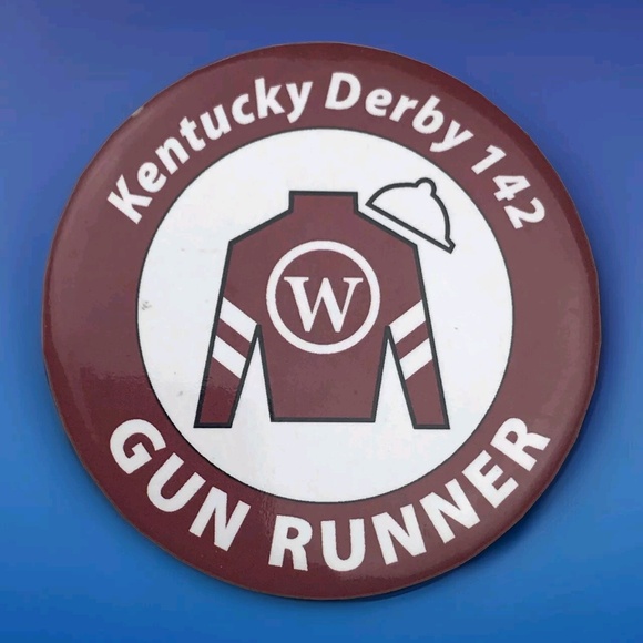 Kentucky Derby 142 Gun Runner Vintage Pin Button Pinback Maroon White - Picture 1 of 3